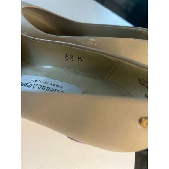 Etienne Aigner beige shoes. New 6.5 - Picture 3 of 4